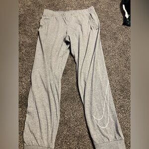 Medium Nike sweatpants, barely worn, looks new